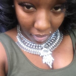 Meet your Posher, Amethyst jahari